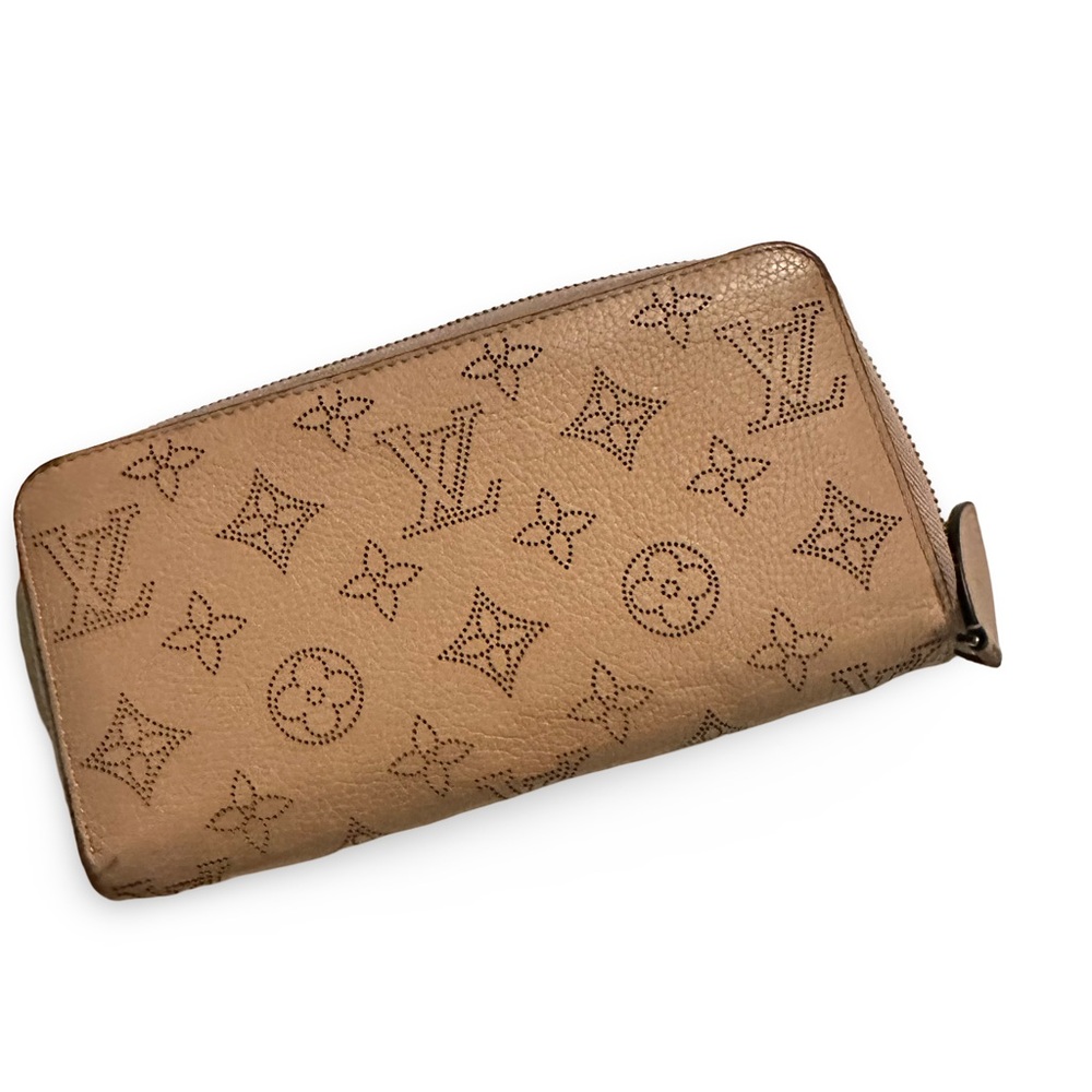 Louis Vuitton Light Pink Monogram Zippy Wallet- Mahina